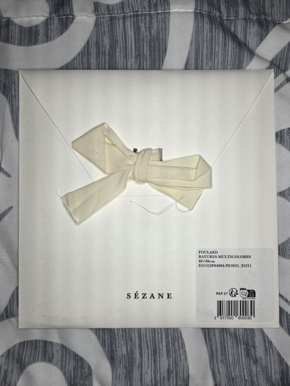 Sezane Gaston Scarf NEW - Picture 2 of 2